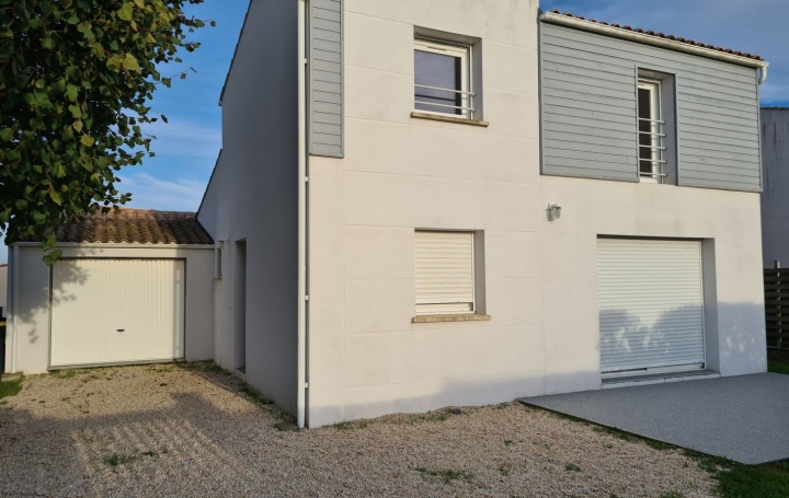 Maison / Villa   LE GUE-D'ALLERE  88 m2 1 025 € 